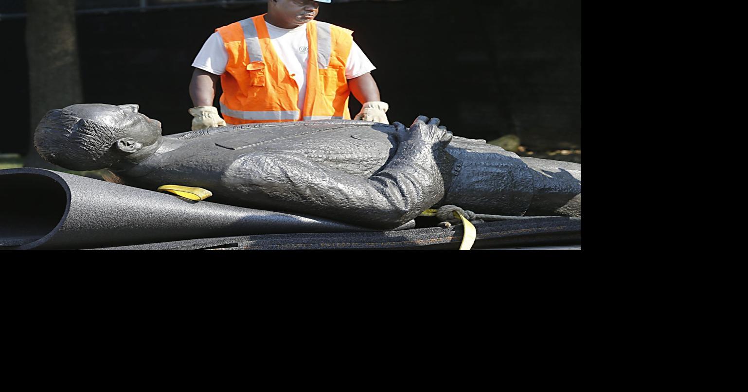 Virginia-Demokraten blicken über den Capitol Square in Richmond hinaus auf ...