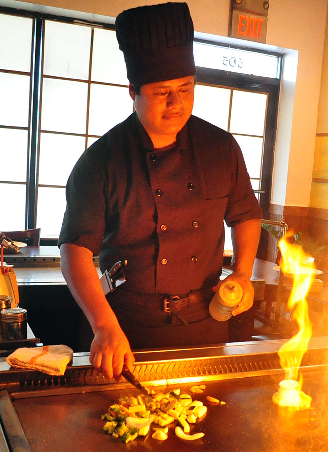 Dinner and a show Hibachi chefs cook, entertain Archives