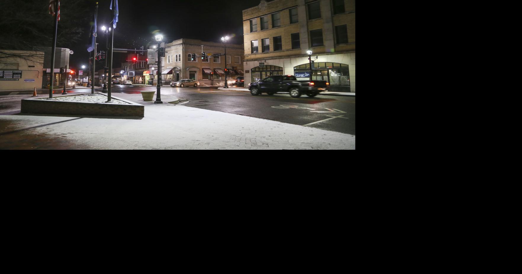 Photos Snow begins to fall on Waynesboro