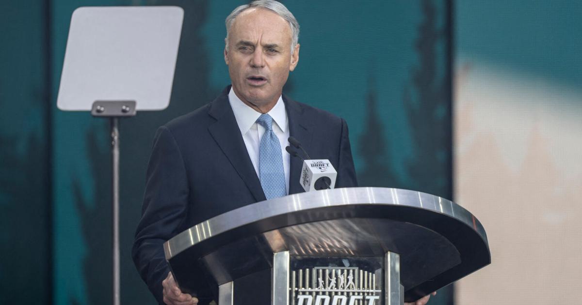 Rob Manfred behauptet, die Gehaltsobergrenze könne die MLB retten ...