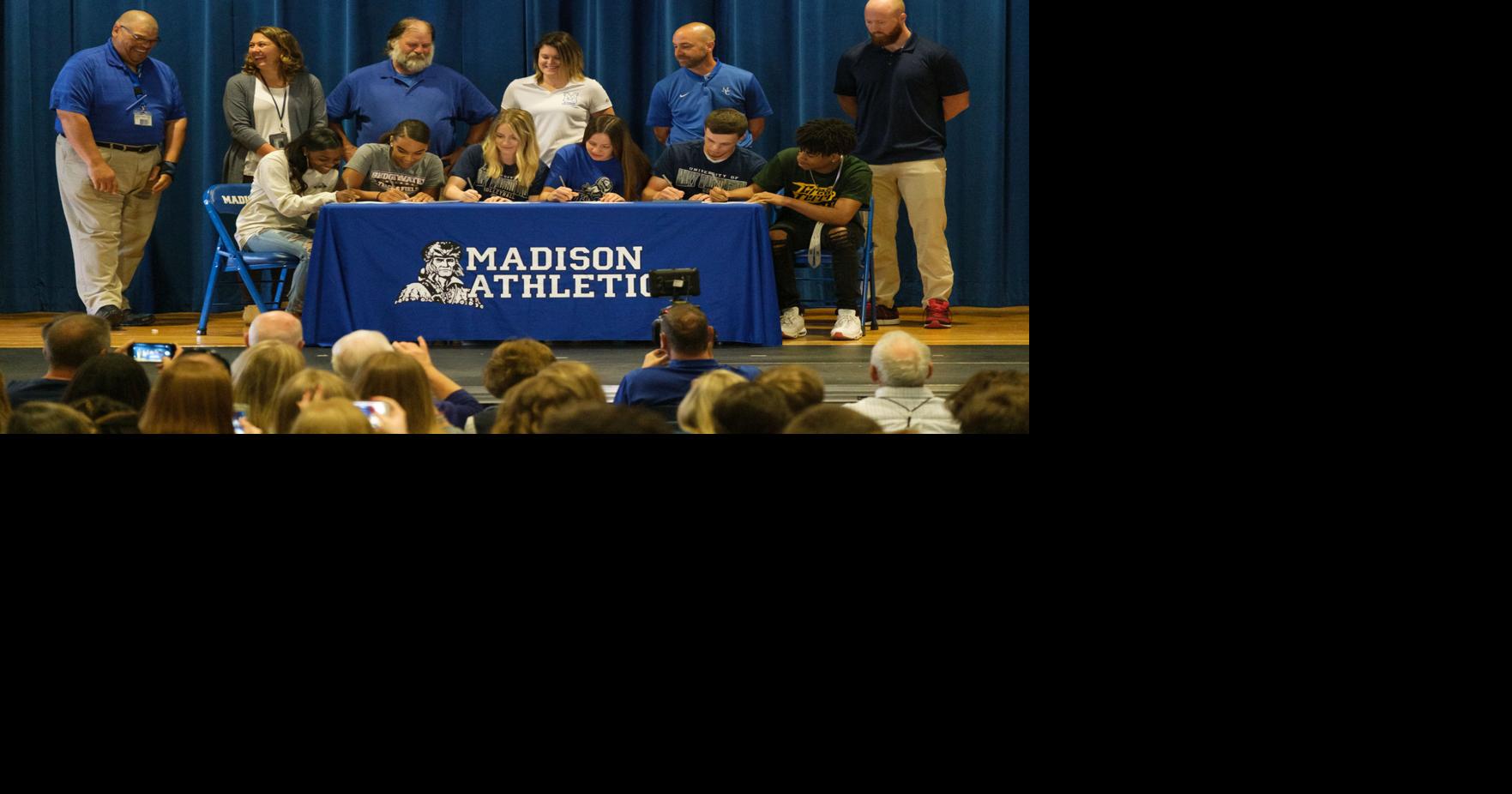 Six sign to play at D3 schools