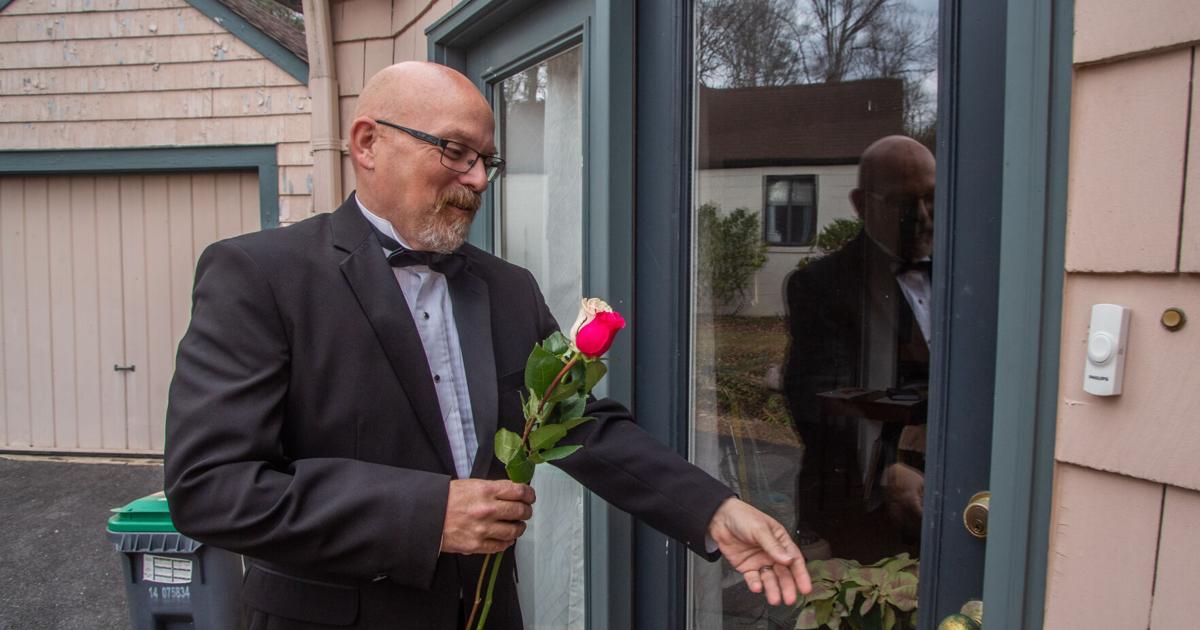 Jeffersonland Chorus singing valentines go digital, co-ed this year