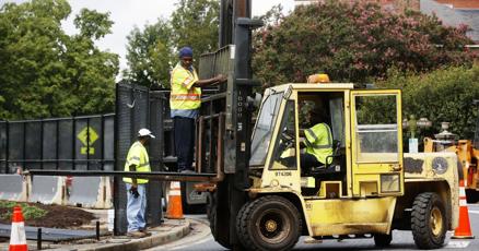 Fence comes down at Monument Avenue circle where Robert E Lee statue once stood Fence comes down at Monument Avenue circle where Robert E Lee statue once stood