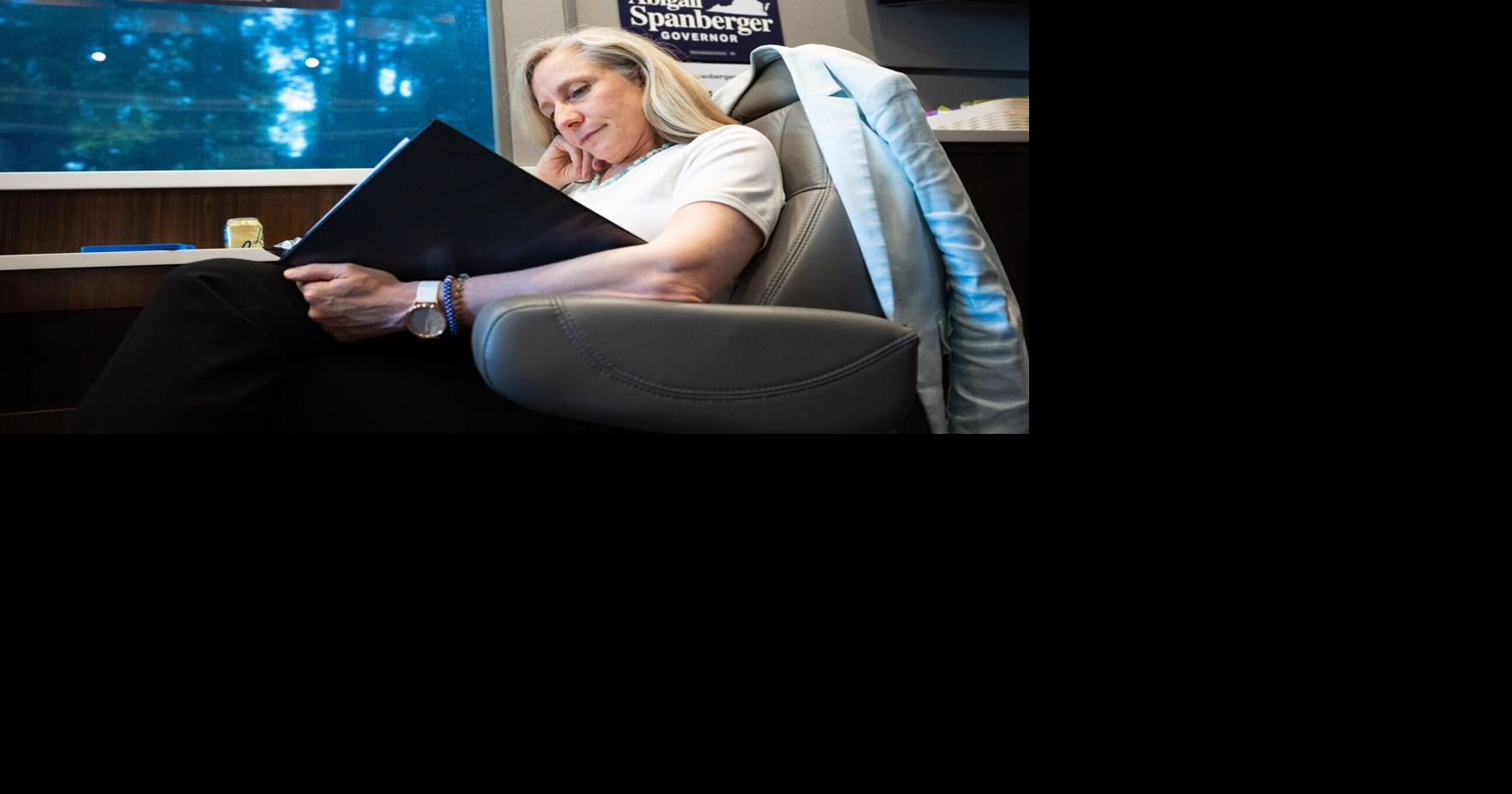 Spanberger, der einst so verschwiegene CIA-Agent, präsentiert sich ...