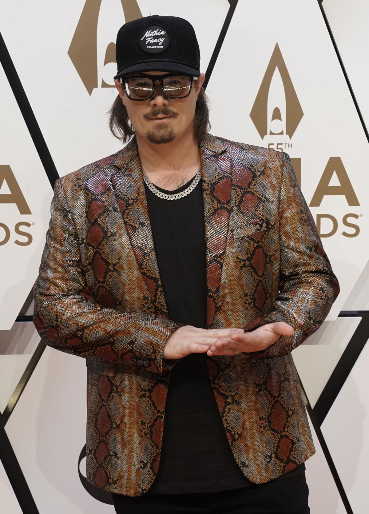 Photos Scenes from the red carpet at the 2021 CMA Awards