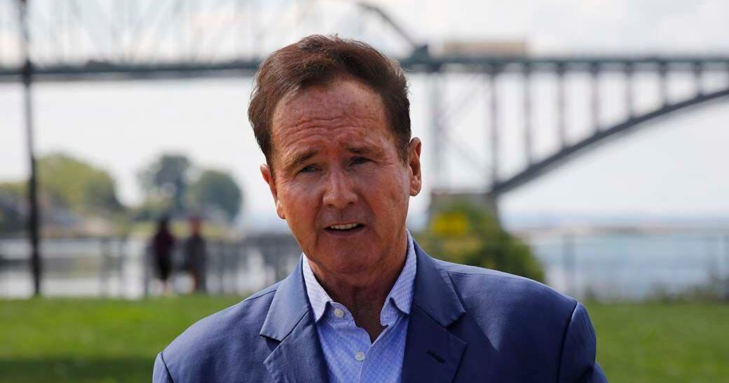 Higgins calls for waterfront attractions to reopen