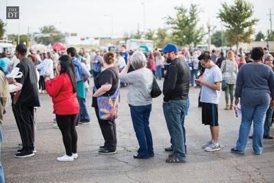 Food Trucks Attract People To Lubbock Downtown La Vida