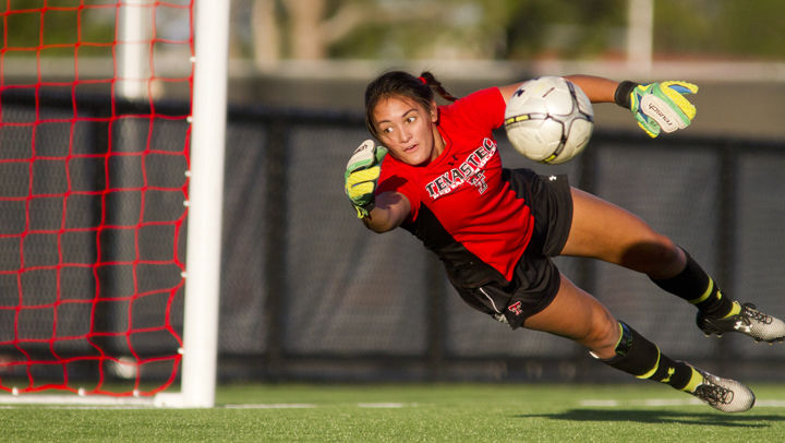 Did Christian soccer player Jaelene Hinkle skip U.S. women's team