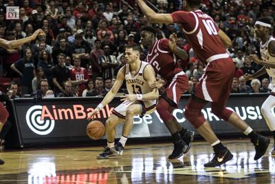 Despite Turnovers Tech Tops Arkansas 67 64 In Sec Big 12
