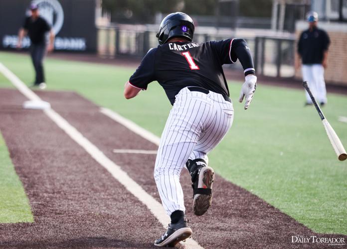 Carter runs to first