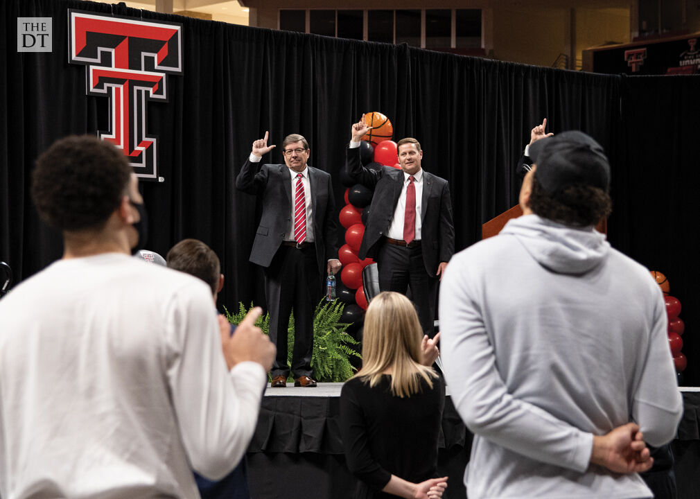 Adams and Hocutt throw a Guns Up