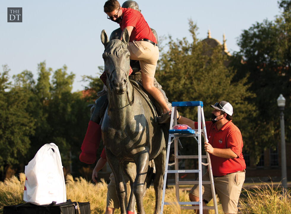 Saddle Tramps continue bringing enthusiasm to game days La Vida