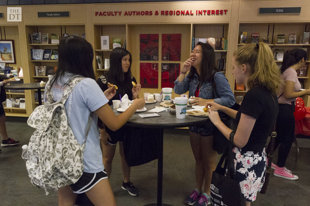 Freshman Faces At Raider Welcome Barnes And Noble Nite La Vida Dailytoreador Com