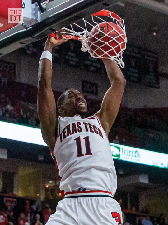 Bryson Williams dunks in the first 3 minutes of the game.