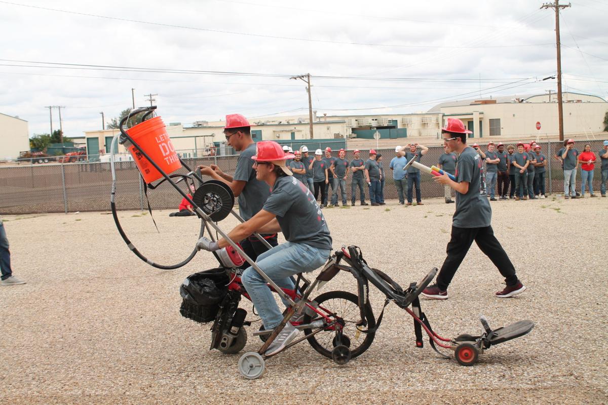 Engineering students compete in Junkyard Wars La Vida