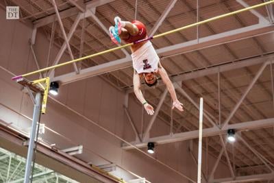 Colton Naffziger places third in men's pole vault