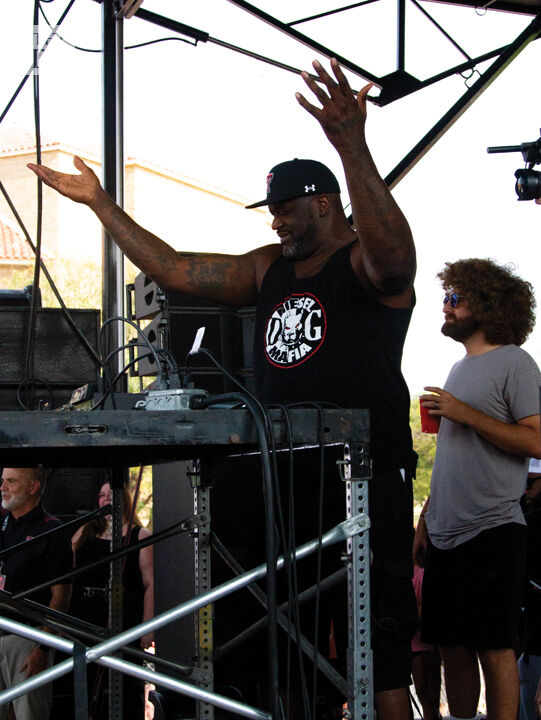 Shaquille O'Neal Gives the Best Performance at Raider Alley