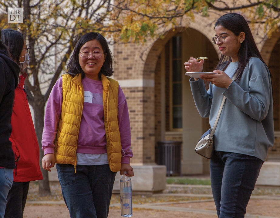 Students eat pizza