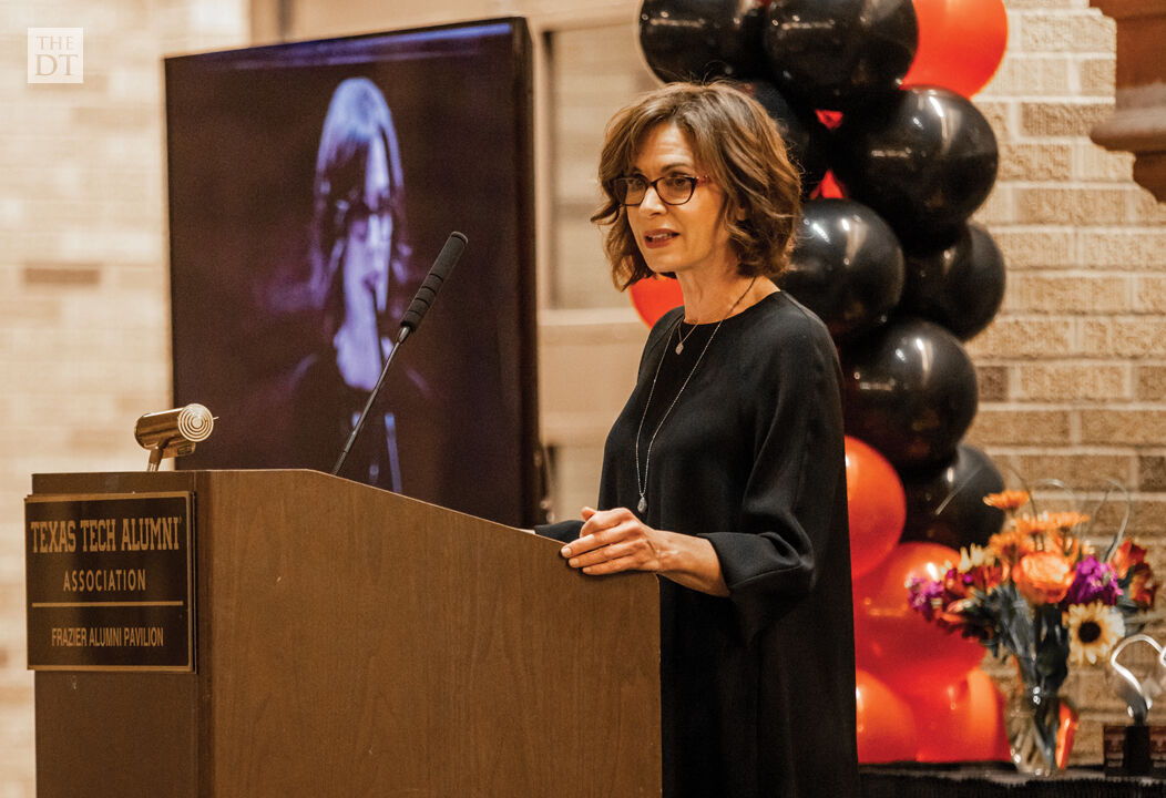 Vargas delievers a keynote speech before awards