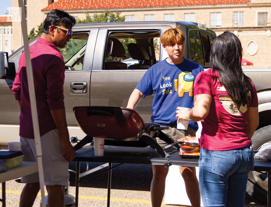 Chemisrty Graduate Studens Organization all tailgate together