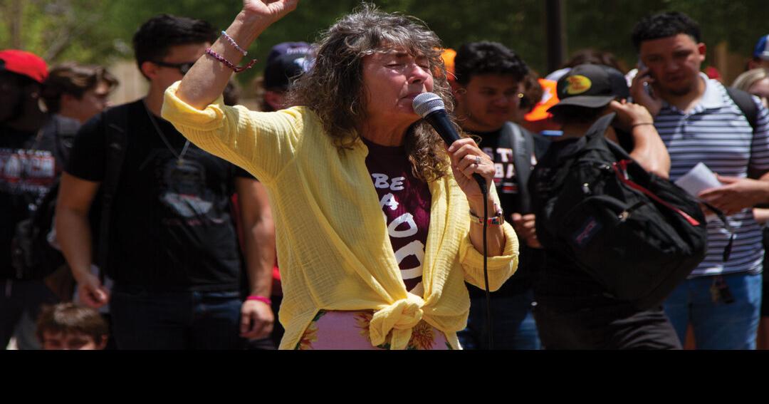 Sister Cindy and Brother Jed visit Tech campus again Multimedia