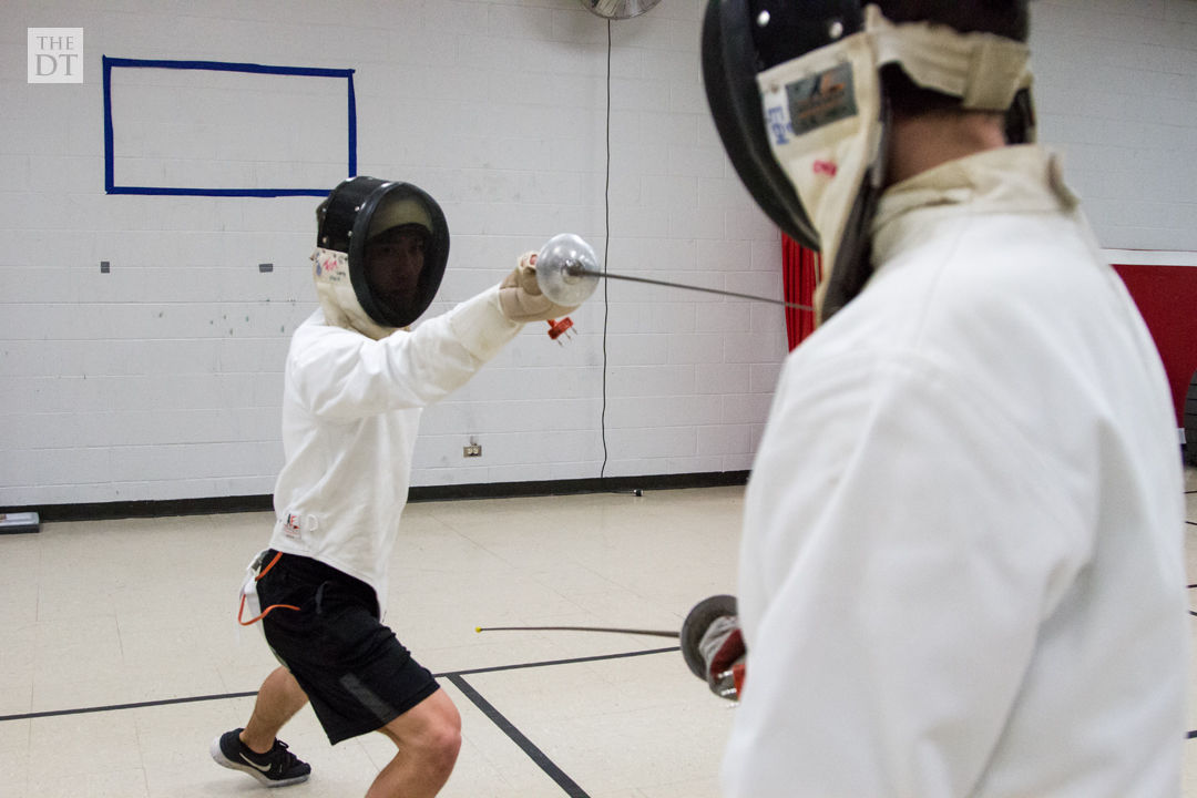 Double T Fencing Club offers unique experience to students La Vida