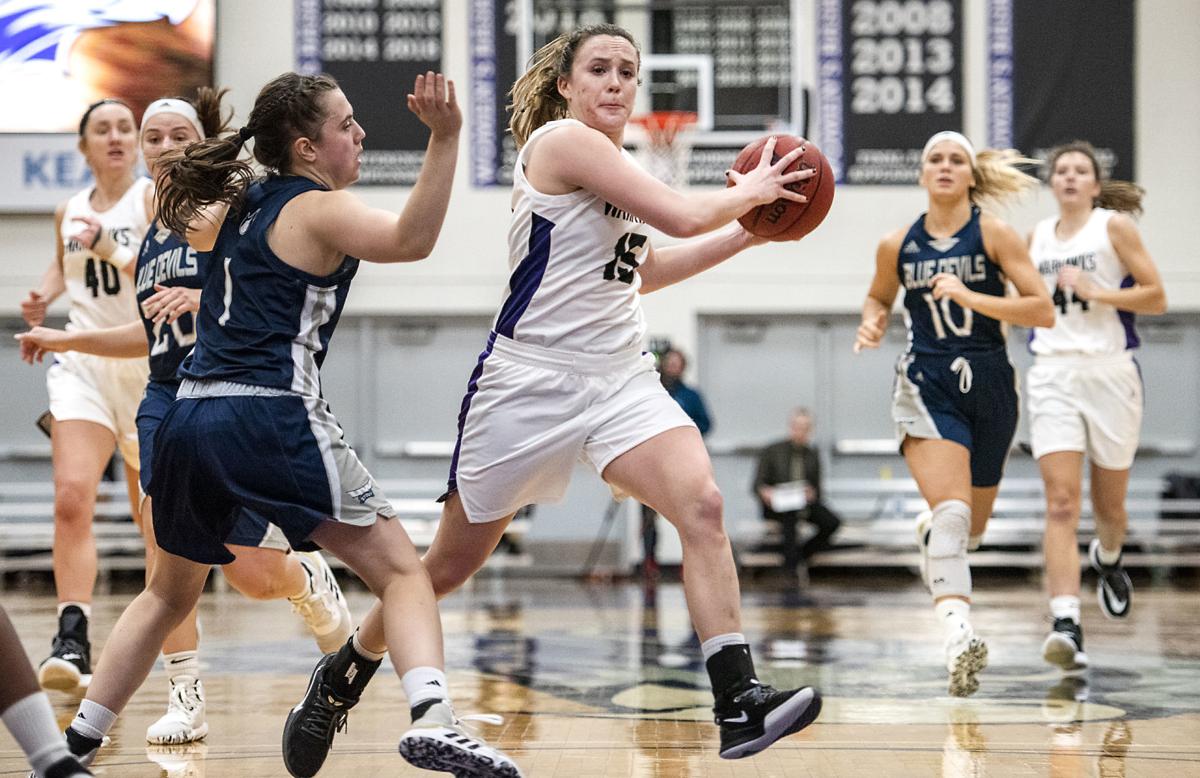 Uw W Women S Basketball Warhawks Close Game Out With Offense Win