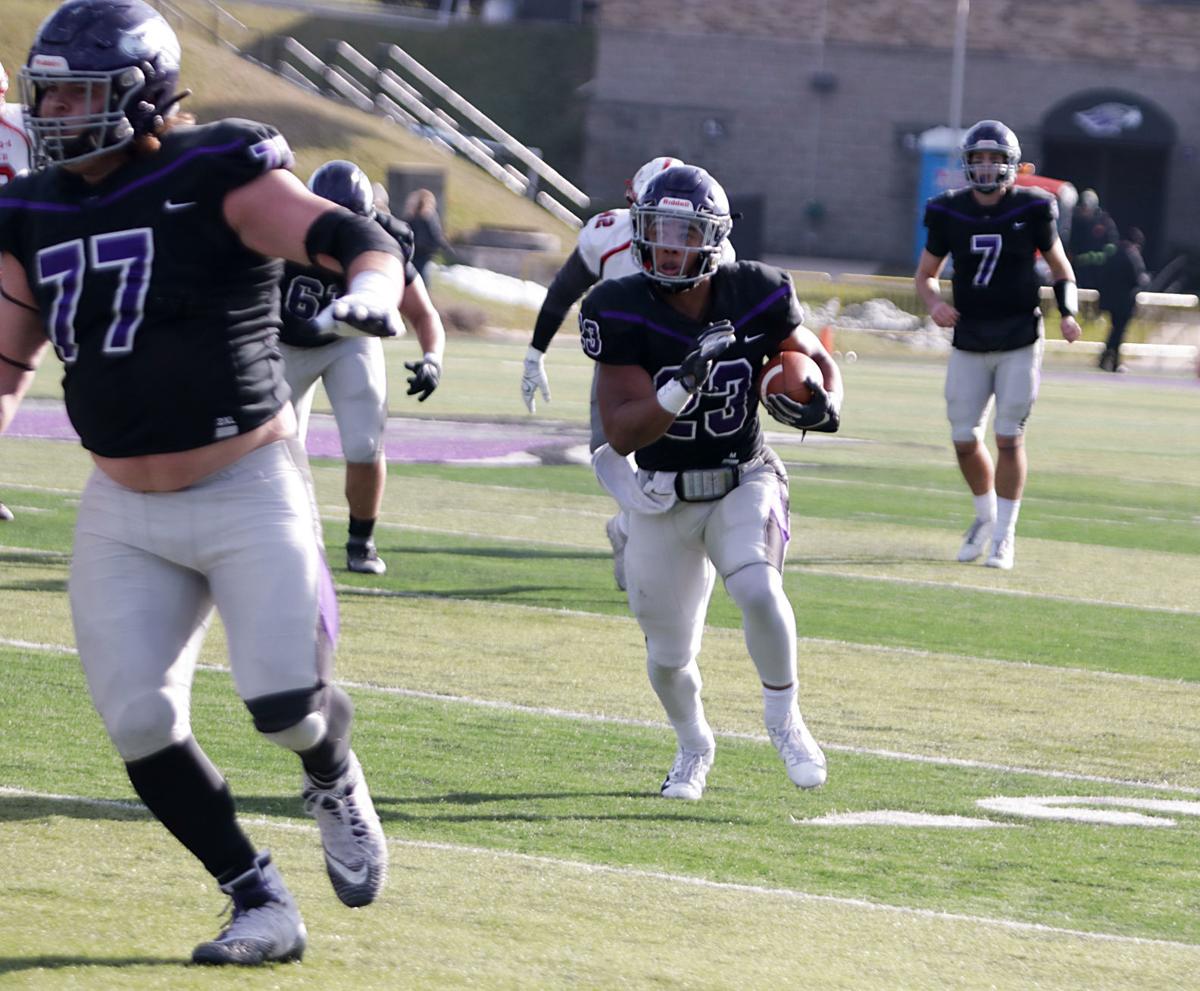 UW-W football: Meylor throws 4 TDs in playoff opener ...