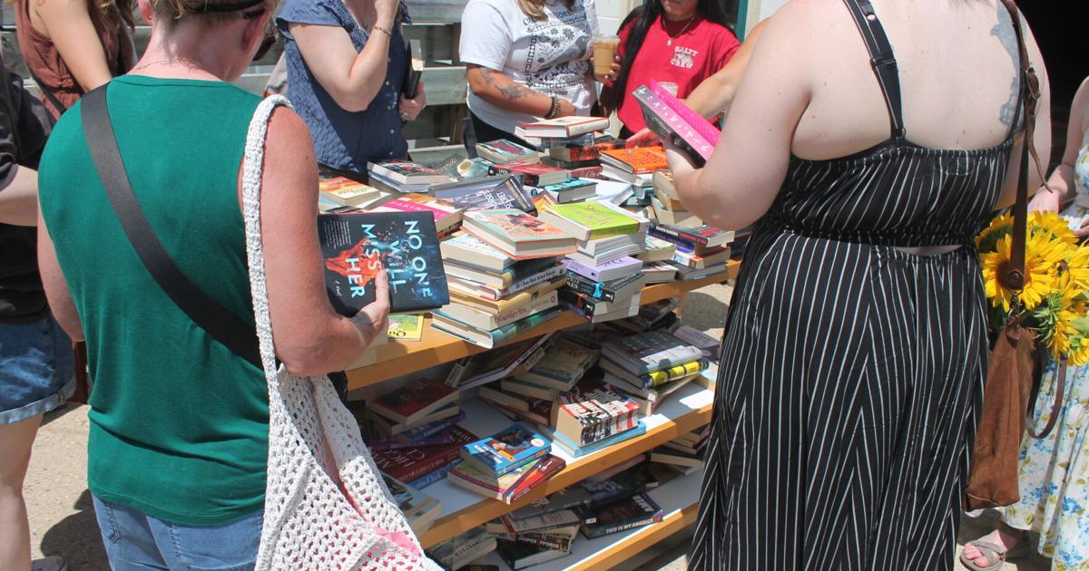Grown-up Book Fair sees nearly 2,000 attendees