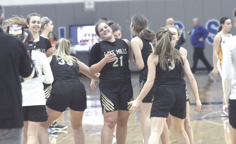 Lake Mills girls knock off Waupun in 2OT at Watertown Holiday Shootout