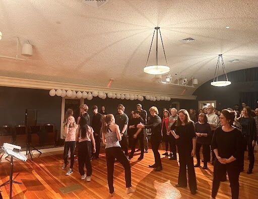 Swing dance lessons conclude Fort s holiday festivities Fort