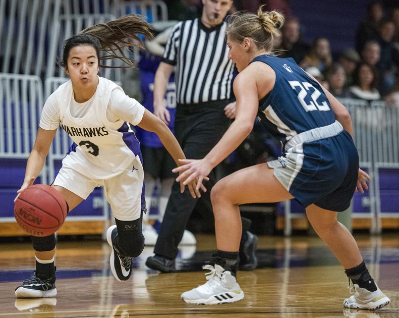 Uw W Women S Basketball Warhawks Close Game Out With Offense Win