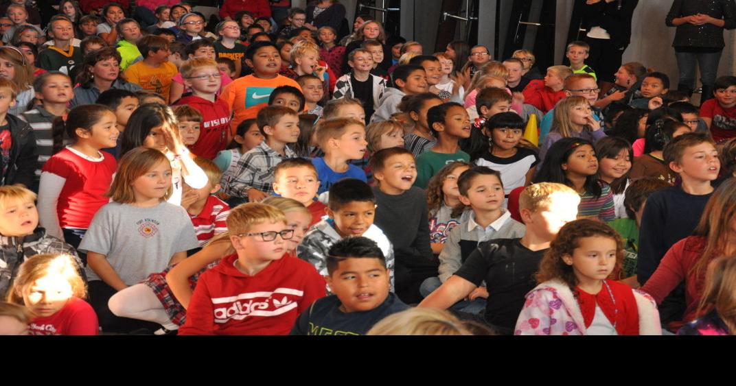 Purdy, Luther elementary pupils salute Fort Atkinson veterans Videos