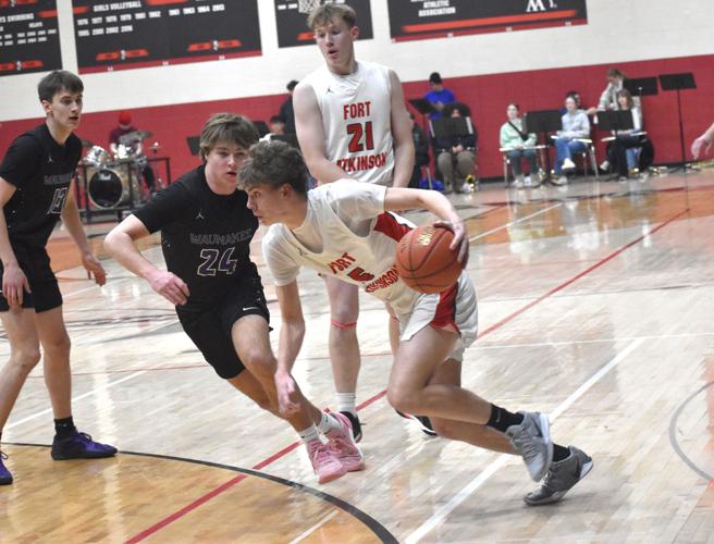 Fort fends off Waunakee 54-51 in first-place Badger Large clash ...