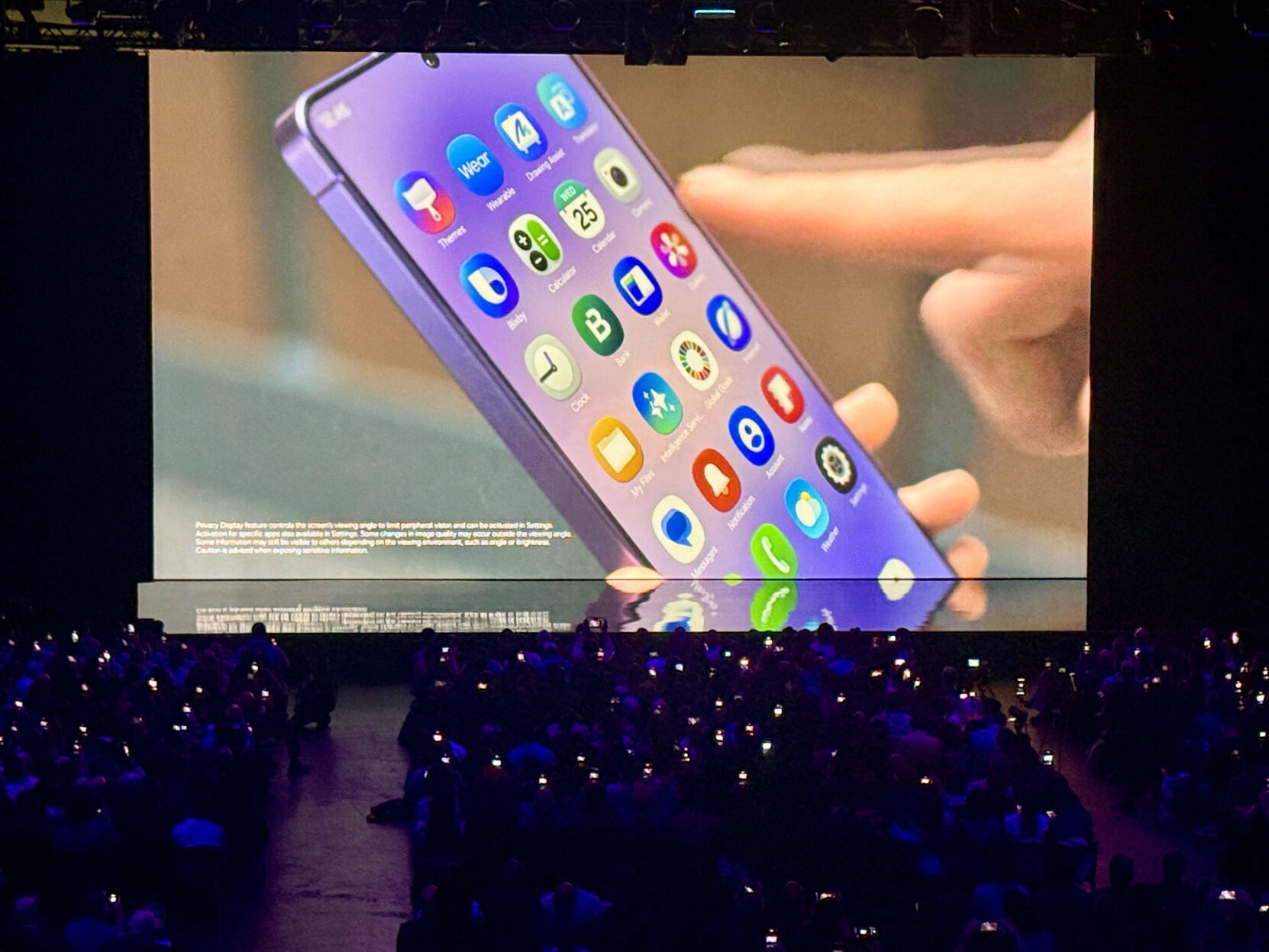 Samsung Galaxy S26 demonstrating new AI features and privacy shield mode.