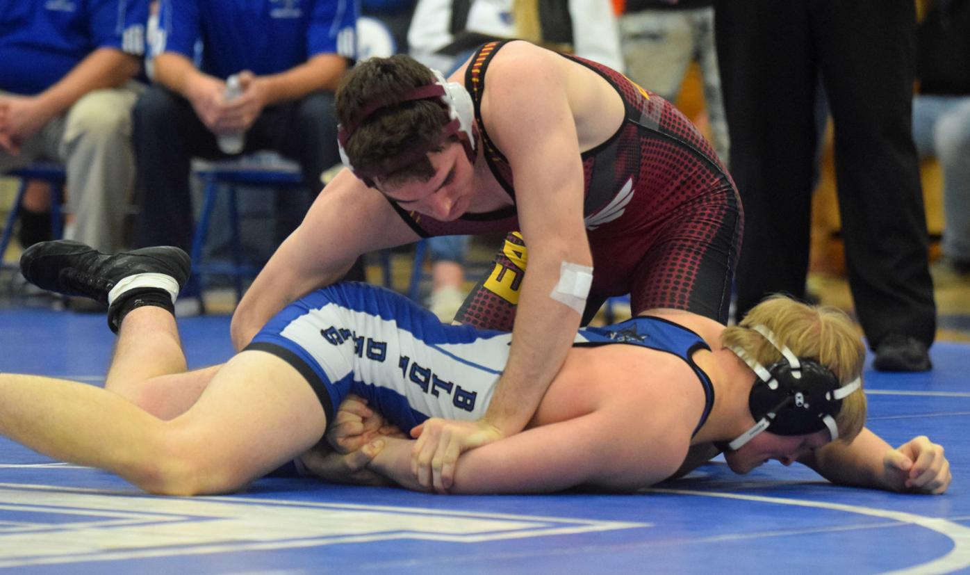 Wiaa D2 Wrestling Neff Wins Top Ranked Battle Off To State Sports Dailyunion Com