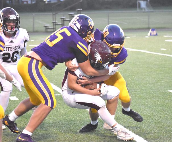 Football Elkhorn uses secondhalf surge to down Jefferson 3412