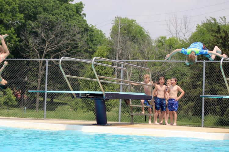 Fort Atkinson elementary students take trip to the Family Aquatic