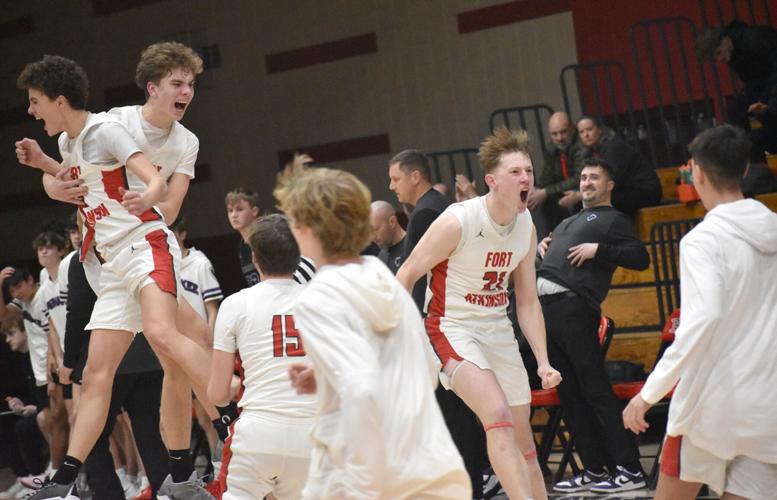 Fort fends off Waunakee 54-51 in first-place Badger Large clash ...