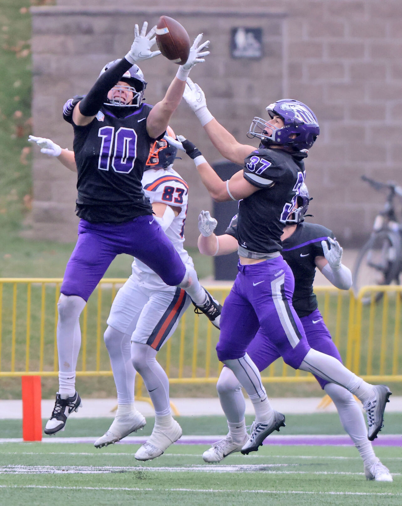 'Battle-tested' UW-Whitewater Advances In D-III Football Playoffs After ...