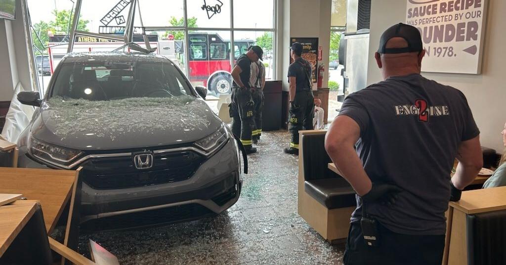 Car crashes into front of Marco's Pizza in Athens - Vimarsana News