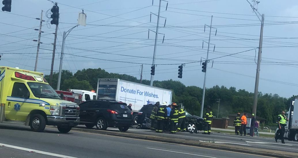 3 hurt in 2vehicle accident in Decatur Decatur