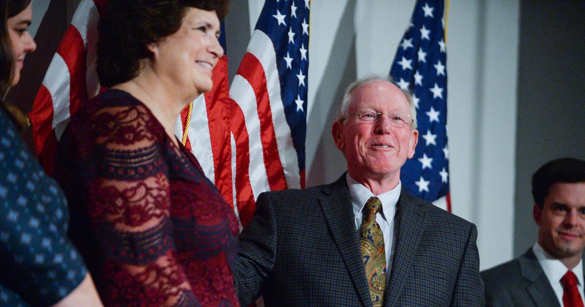 Bowling easily wins runoff to become Decatur's next mayor | Decatur ...