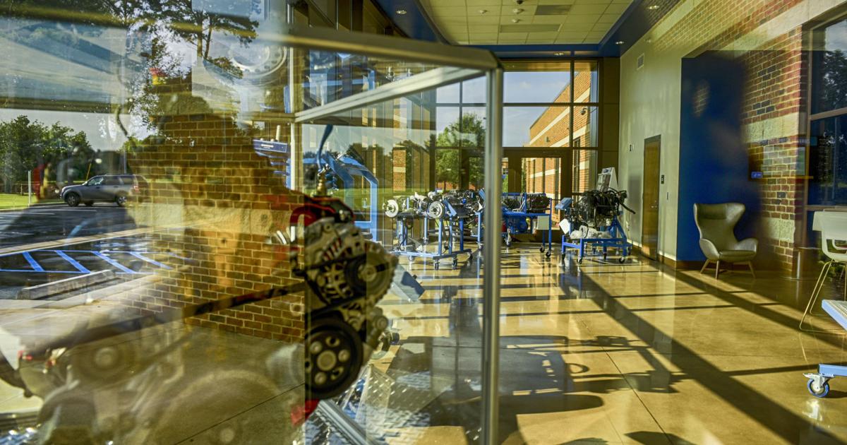 Calhoun Decatur Campus Ap Automotive technology students can train at new Calhoun building ...