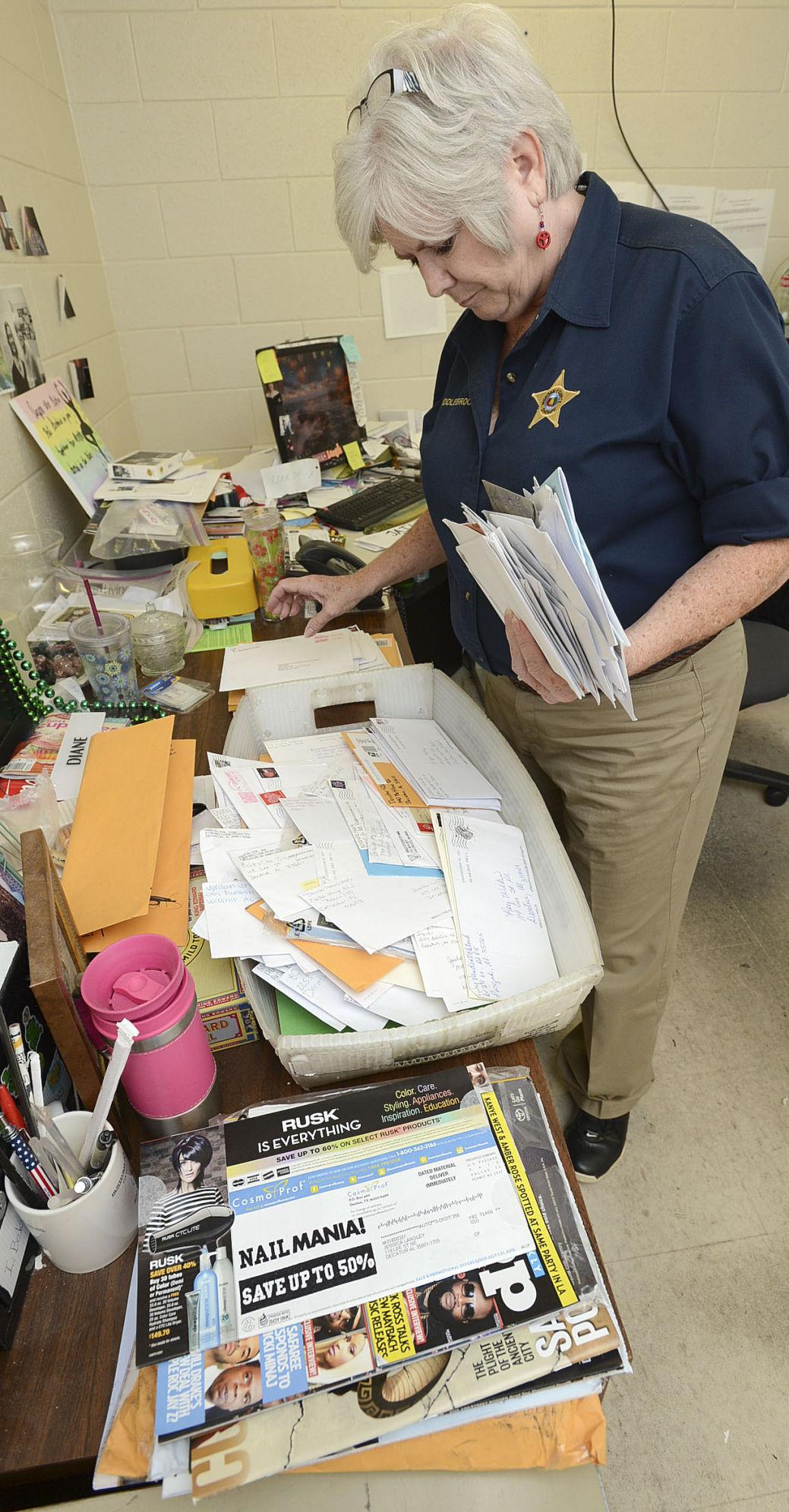 New policy prohibits inmates from receiving mail in envelopes Local