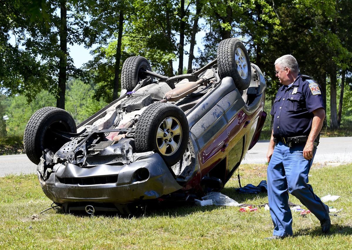 2 injured in wreck near Priceville County