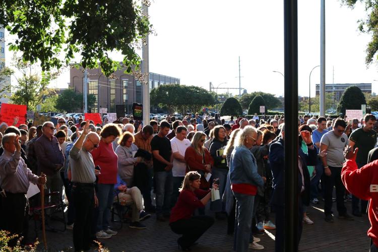 Prayer service at City Hall drowned out by some protesters | Decatur |  decaturdaily.com