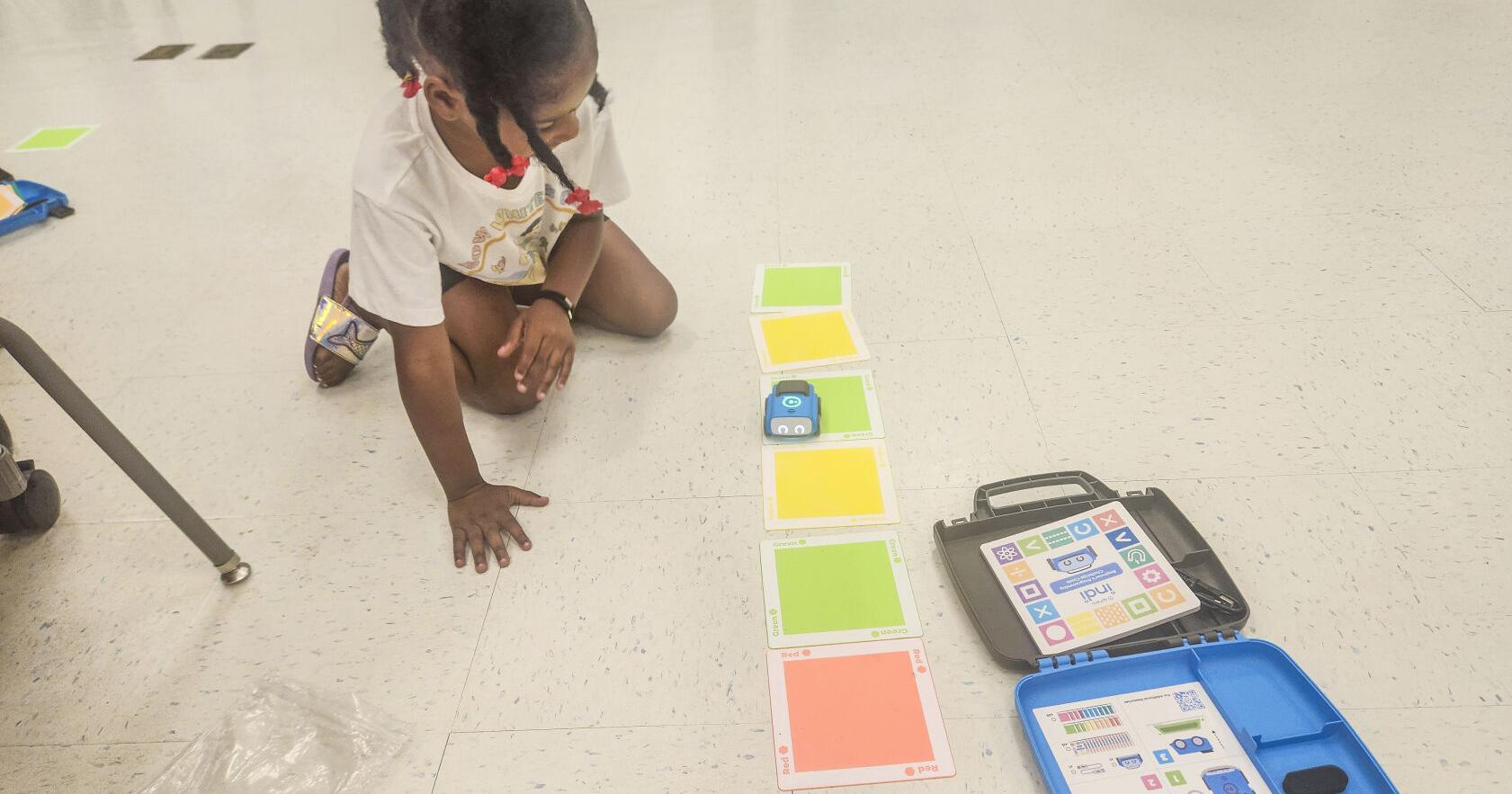 Kindergartners learning robotics at Chestnut Grove Elementary - Vimarsana News