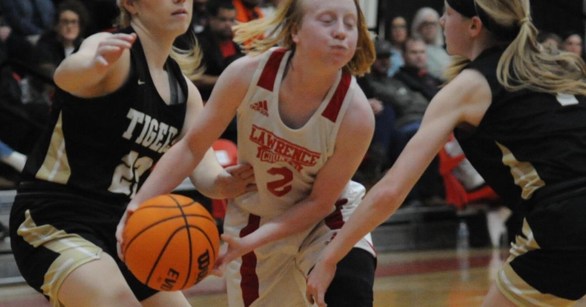 DecaturDaily.com - Balanced Red Devils roll over Russellville image