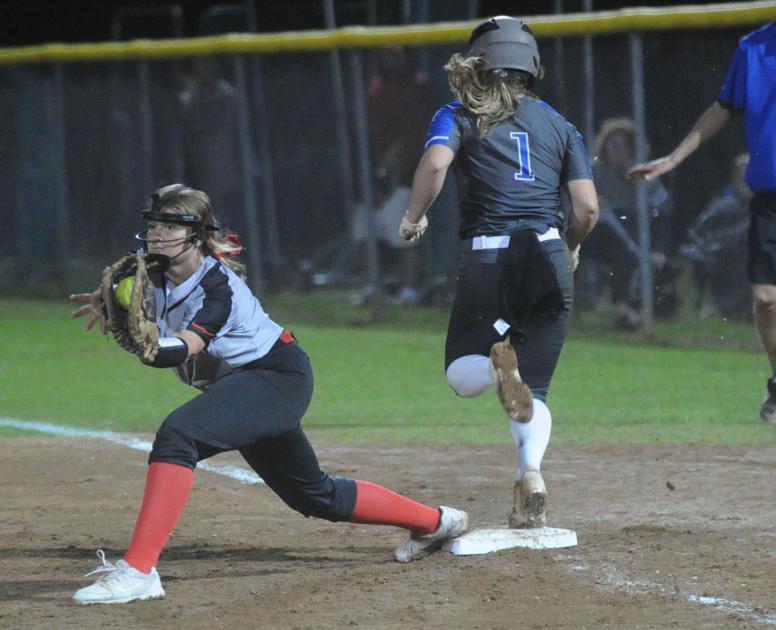 DecaturDaily.com - Shelton's big hit lifts Red Devils over Hatton image